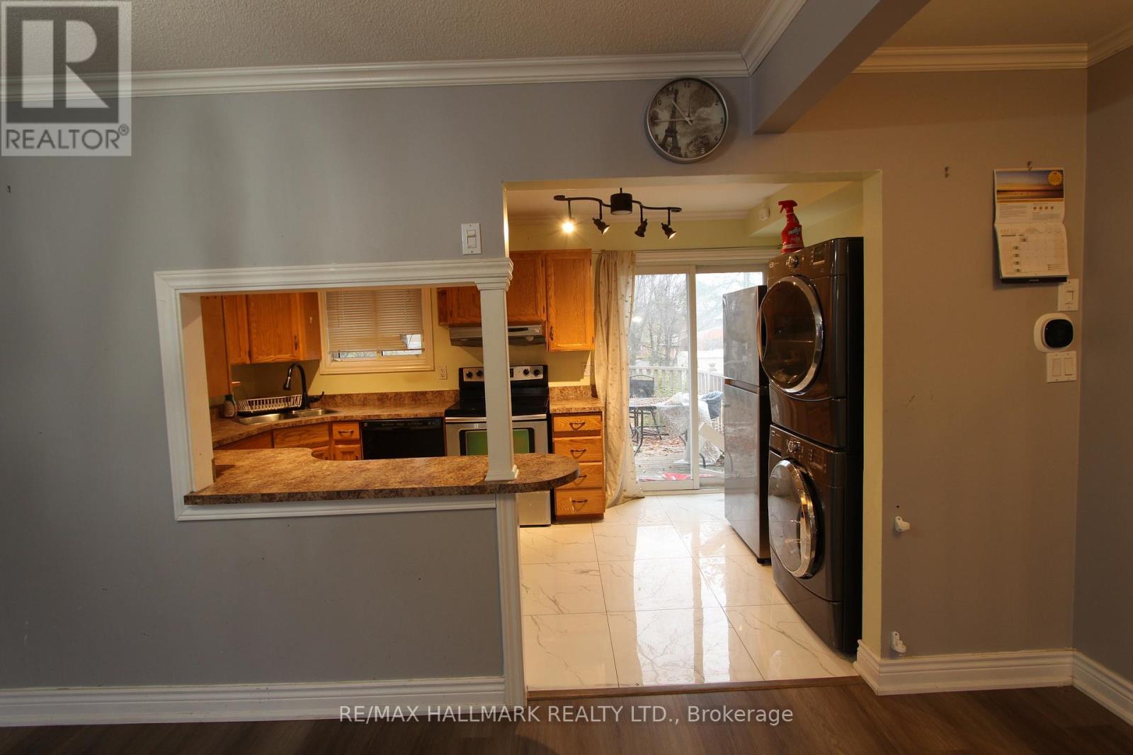 Upper Unit - 8 Meadowland Avenue, Barrie, Ontario  L4N 2Y4 - Photo 7 - S12631350