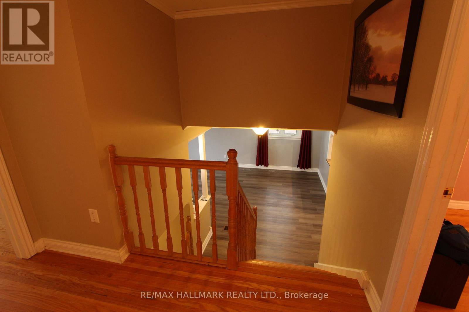 Upper Unit - 8 Meadowland Avenue, Barrie, Ontario  L4N 2Y4 - Photo 9 - S12631350