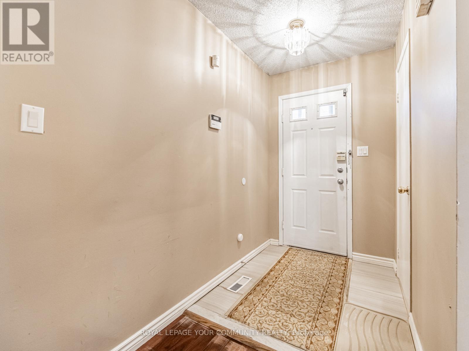 133 Wexford Road, Brampton (Heart Lake West), Ontario  L6Z 2T5 - Photo 4 - W12631338