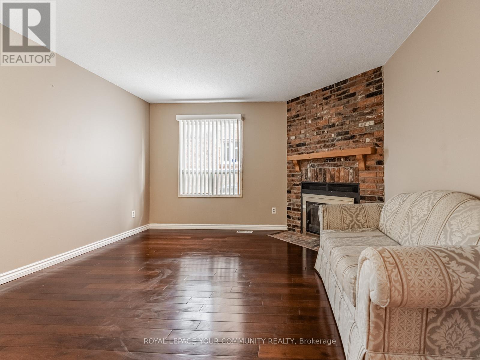 133 Wexford Road, Brampton (Heart Lake West), Ontario  L6Z 2T5 - Photo 6 - W12631338