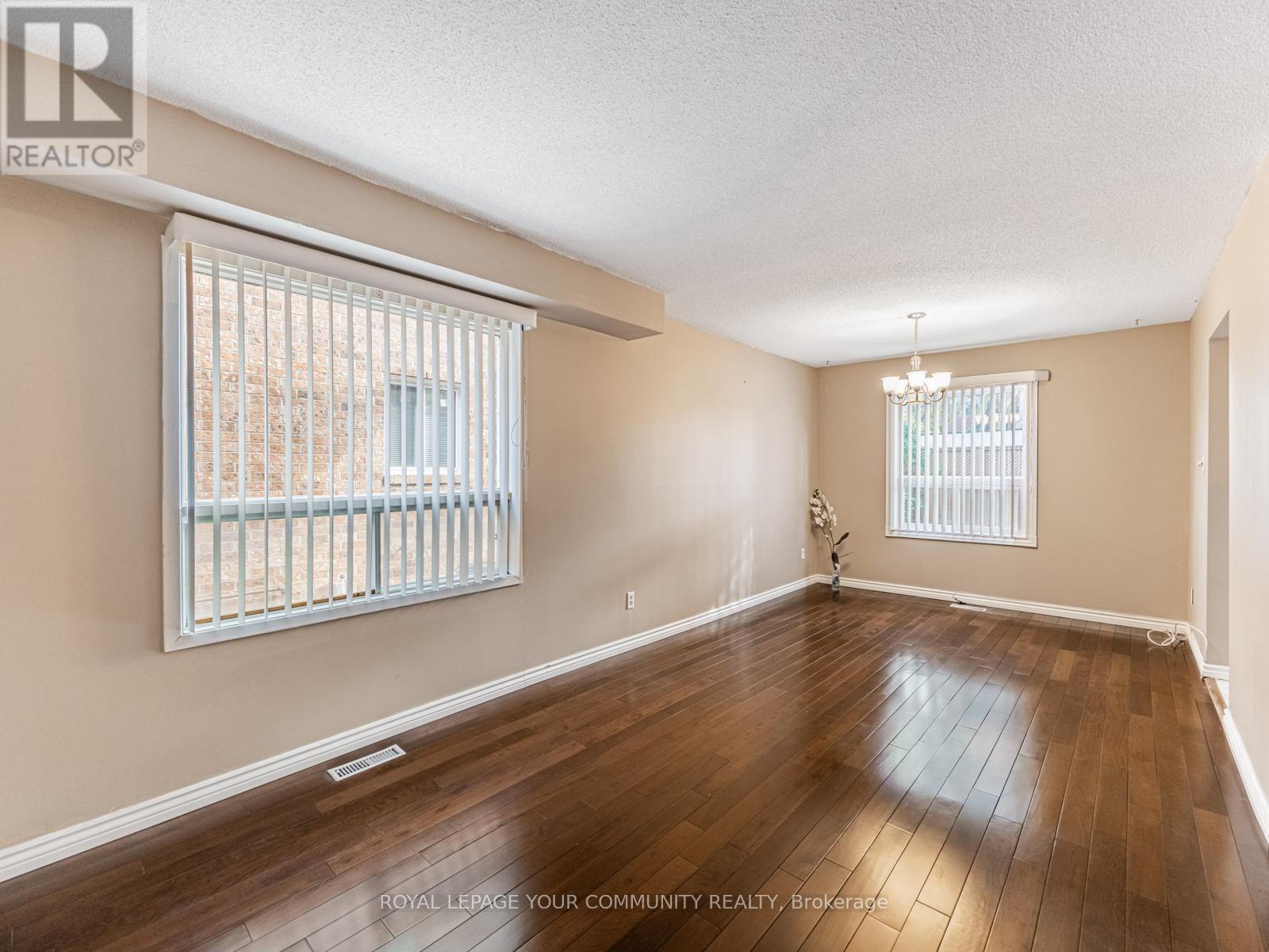 133 Wexford Road, Brampton (Heart Lake West), Ontario  L6Z 2T5 - Photo 8 - W12631338