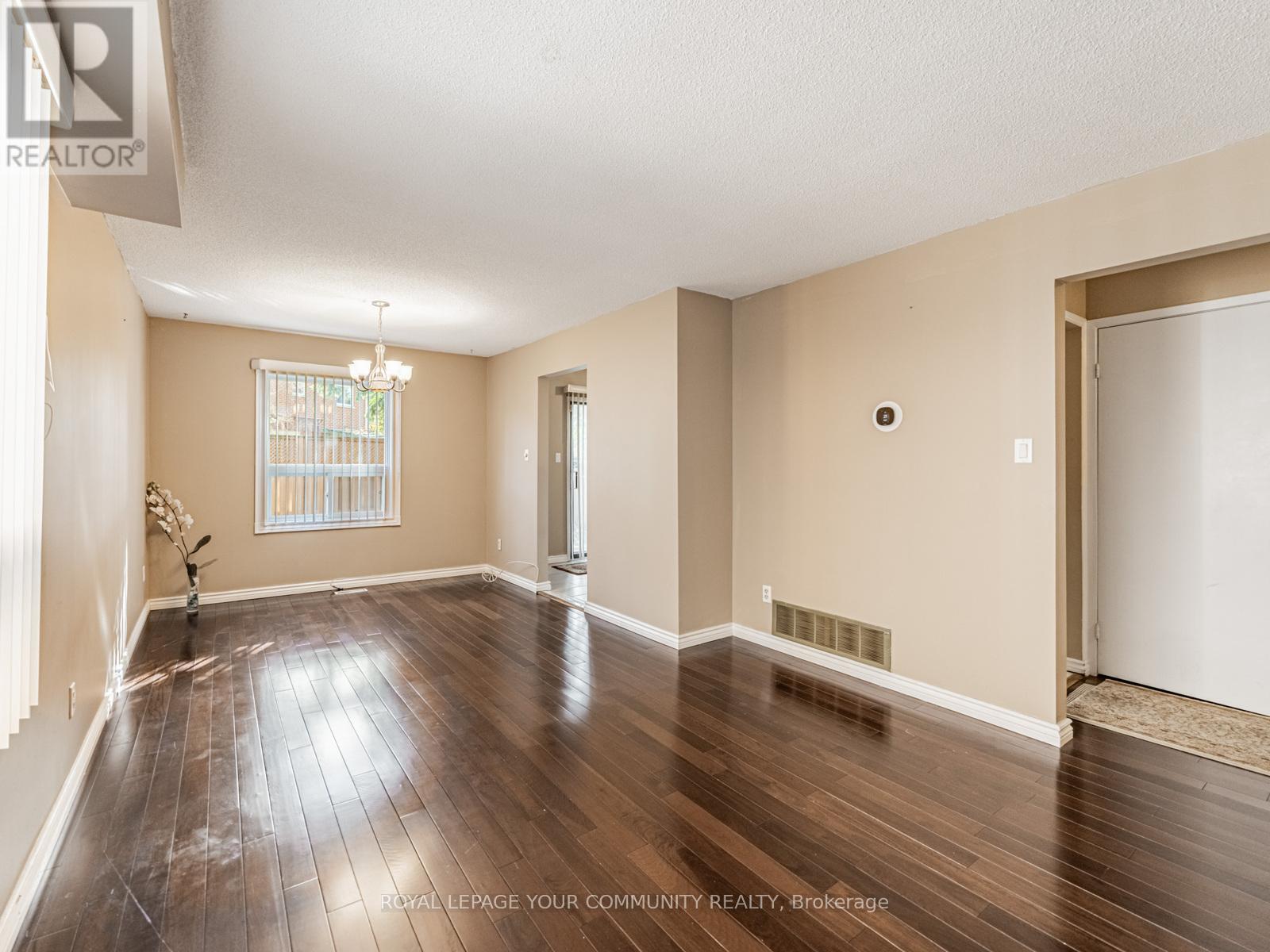 133 Wexford Road, Brampton (Heart Lake West), Ontario  L6Z 2T5 - Photo 9 - W12631338
