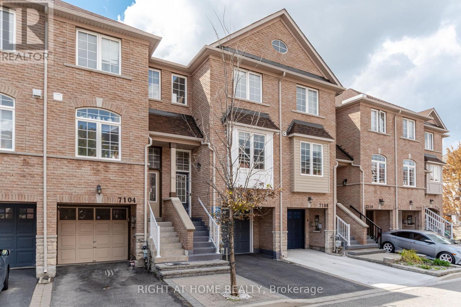 7106 Chatham Court, Mississauga, Ontario  L5N 8R1 - Photo 2 - W12631360