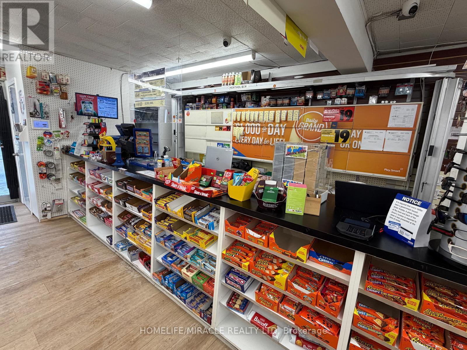 124 Hoffman Street, Kitchener, Ontario  N2M 3N1 - Photo 2 - X12631342