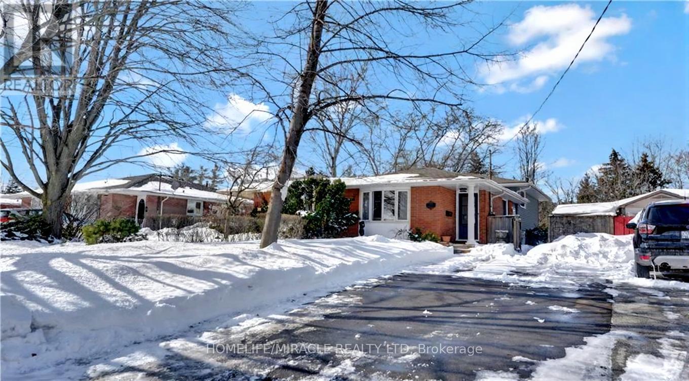35 Pearce Avenue, St. Catharines, Ontario  L2M 6N2 - Photo 2 - X12631354
