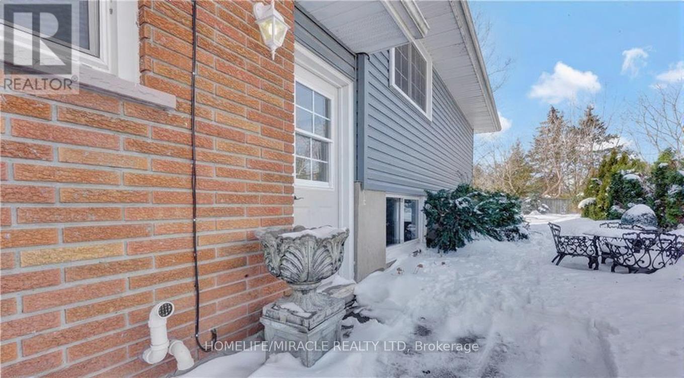 35 Pearce Avenue, St. Catharines, Ontario  L2M 6N2 - Photo 3 - X12631354