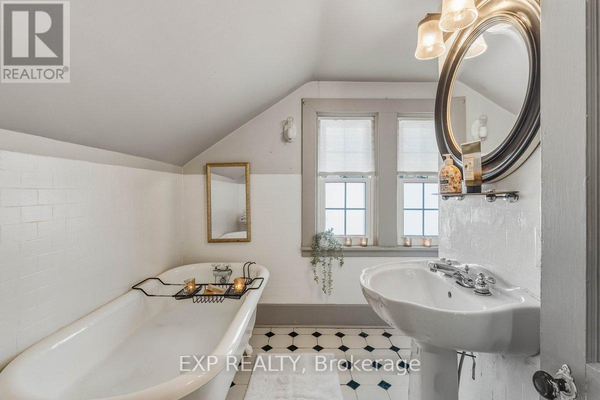 244 Robert Street, Greater Napanee, Ontario  K7R 2N2 - Photo 18 - X12631386