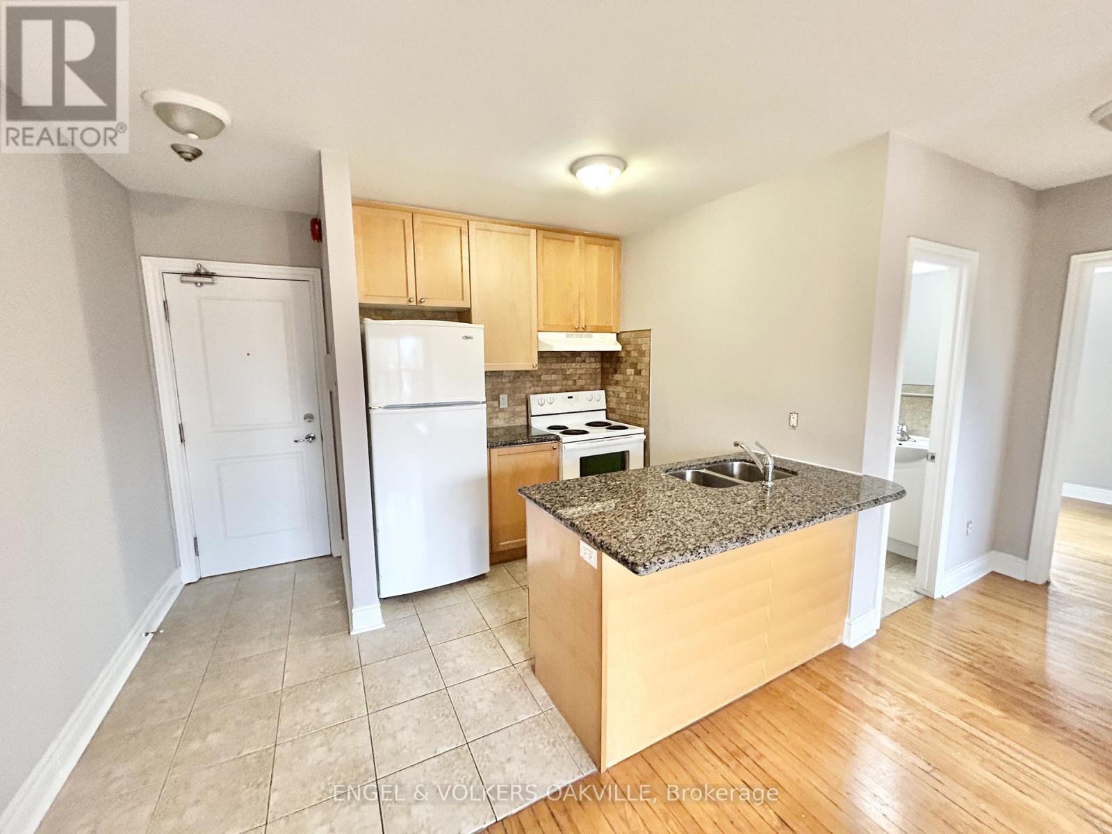 301 - 15 THIRTY THIRD STREET, Toronto, Ontario