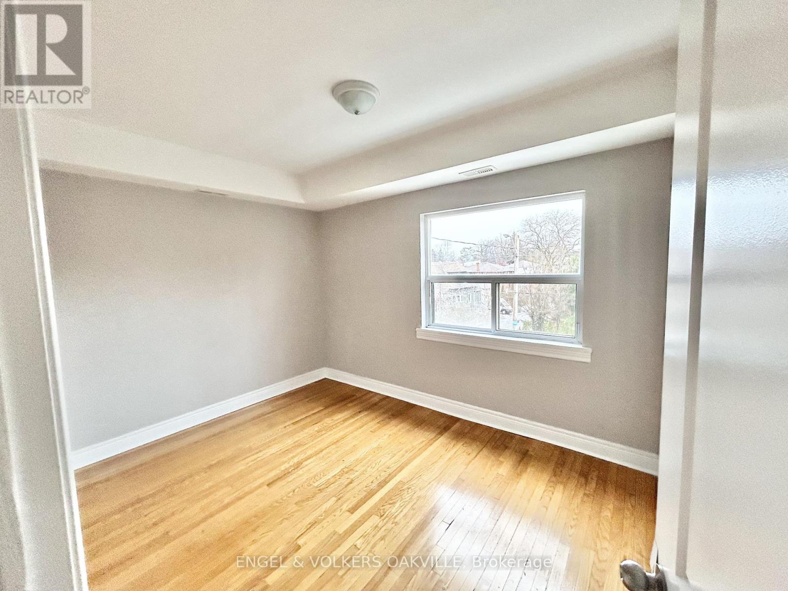 301 - 15 Thirty Third Street, Toronto, Ontario  M8W 3G7 - Photo 5 - W12604034