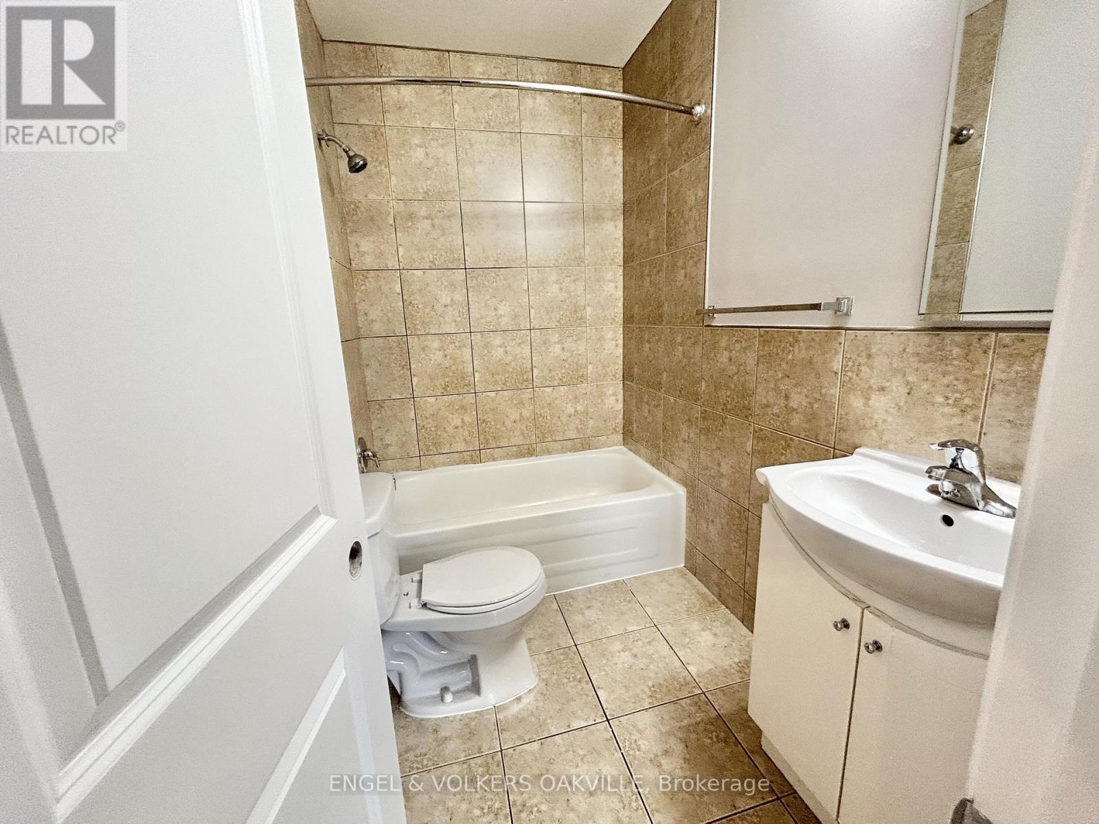 301 - 15 Thirty Third Street, Toronto, Ontario  M8W 3G7 - Photo 7 - W12604034