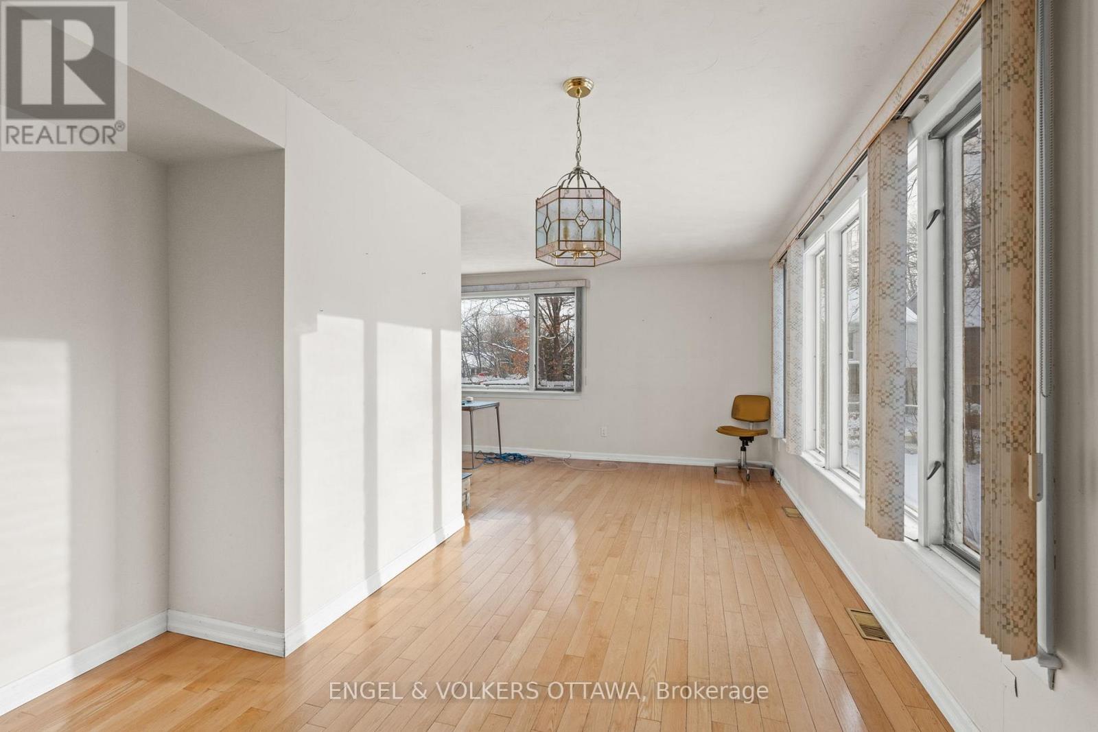 2626 Elmhurst Street, Ottawa, Ontario  K2B 7N6 - Photo 11 - X12631400