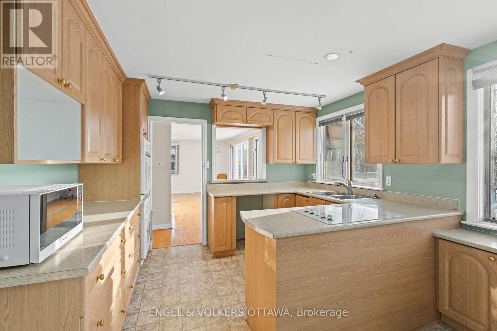 2626 Elmhurst Street, Ottawa, Ontario  K2B 7N6 - Photo 14 - X12631400