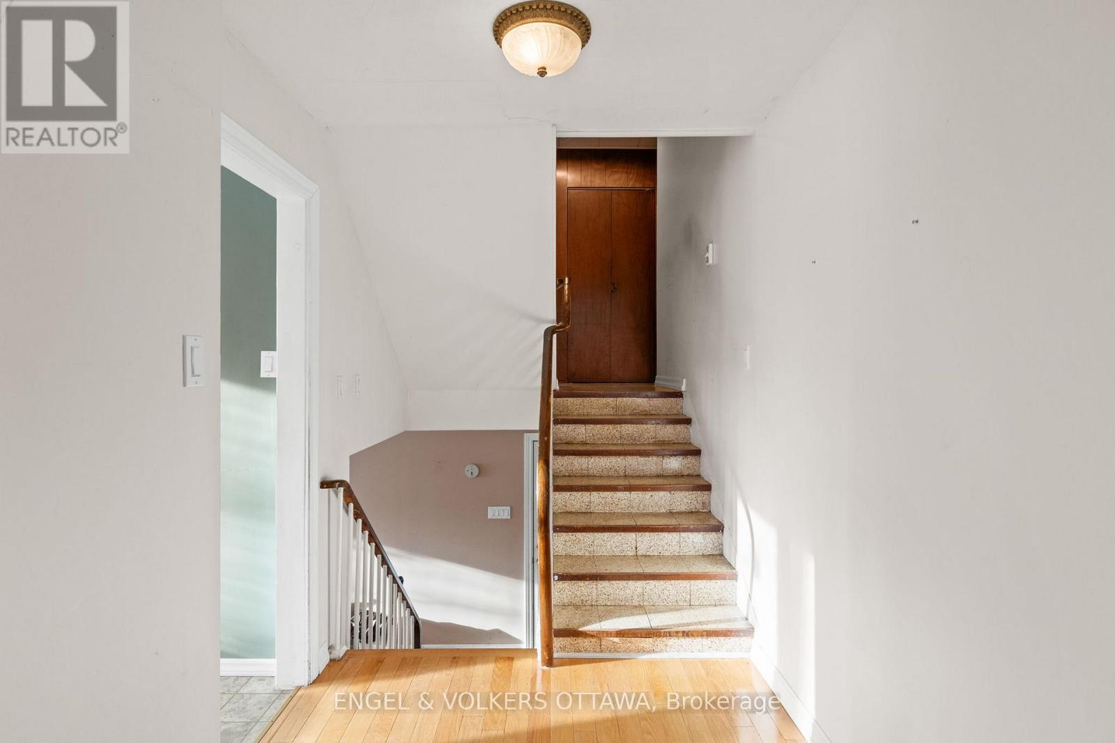 2626 Elmhurst Street, Ottawa, Ontario  K2B 7N6 - Photo 19 - X12631400