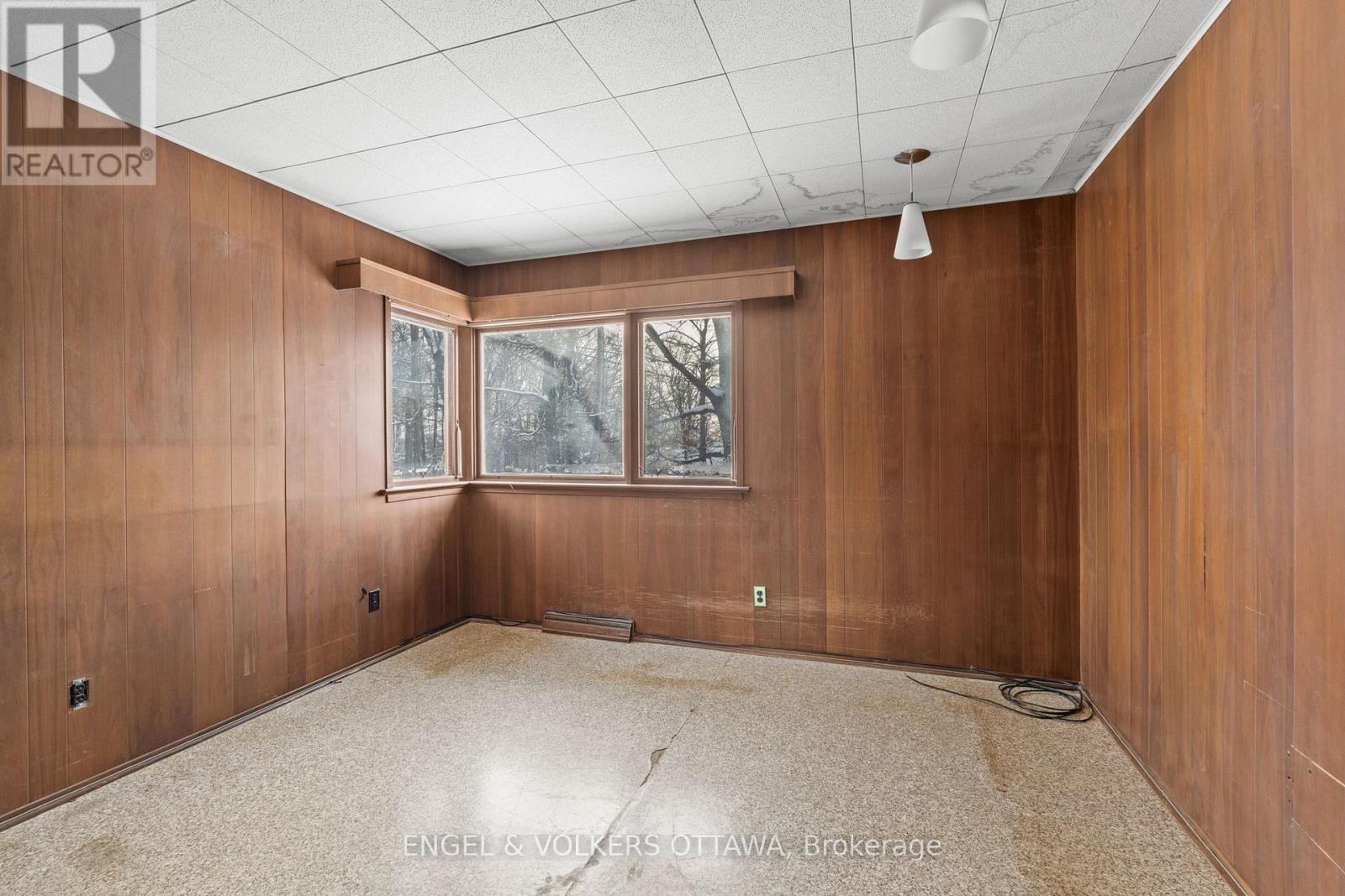 2626 Elmhurst Street, Ottawa, Ontario  K2B 7N6 - Photo 30 - X12631400