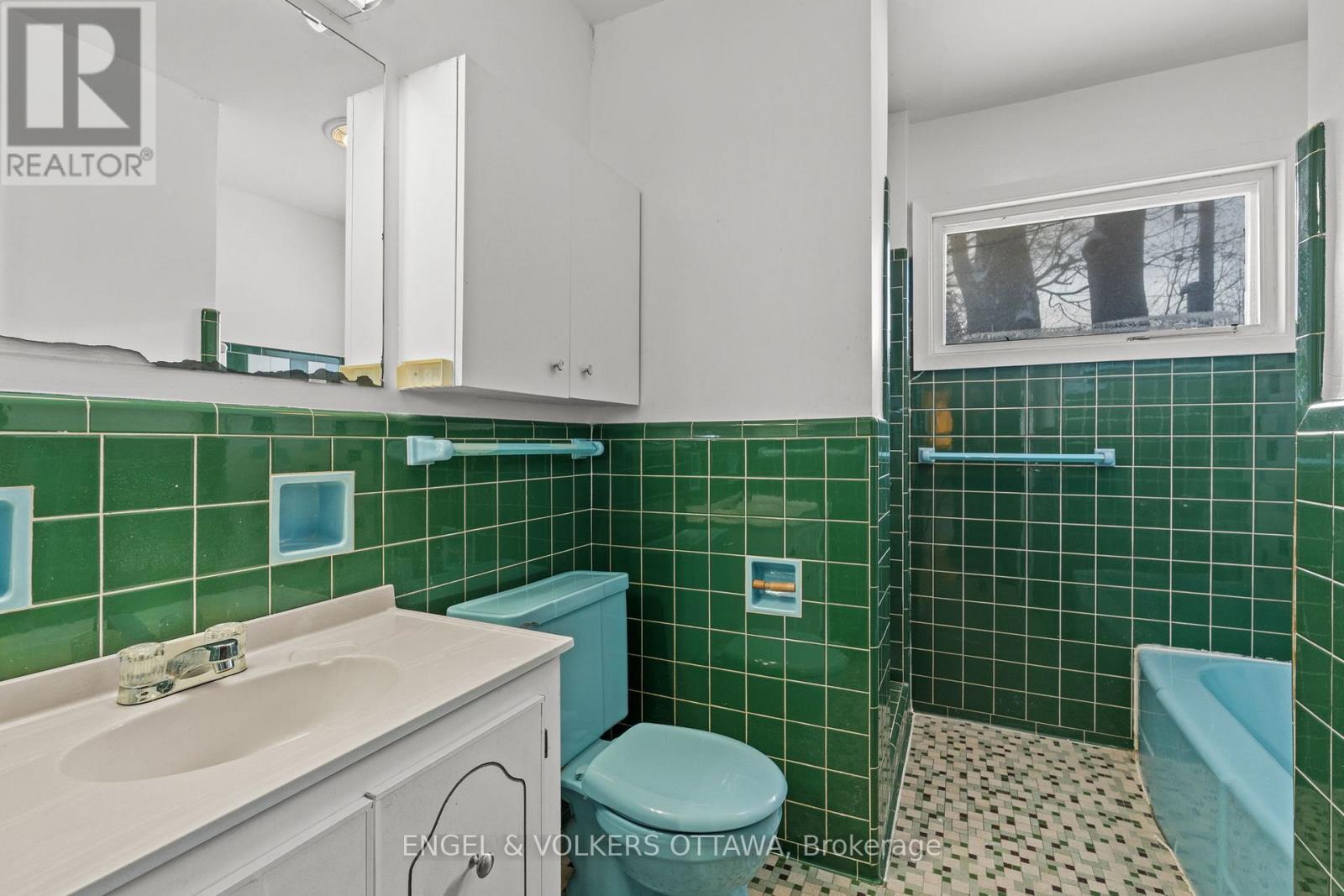 2626 Elmhurst Street, Ottawa, Ontario  K2B 7N6 - Photo 33 - X12631400