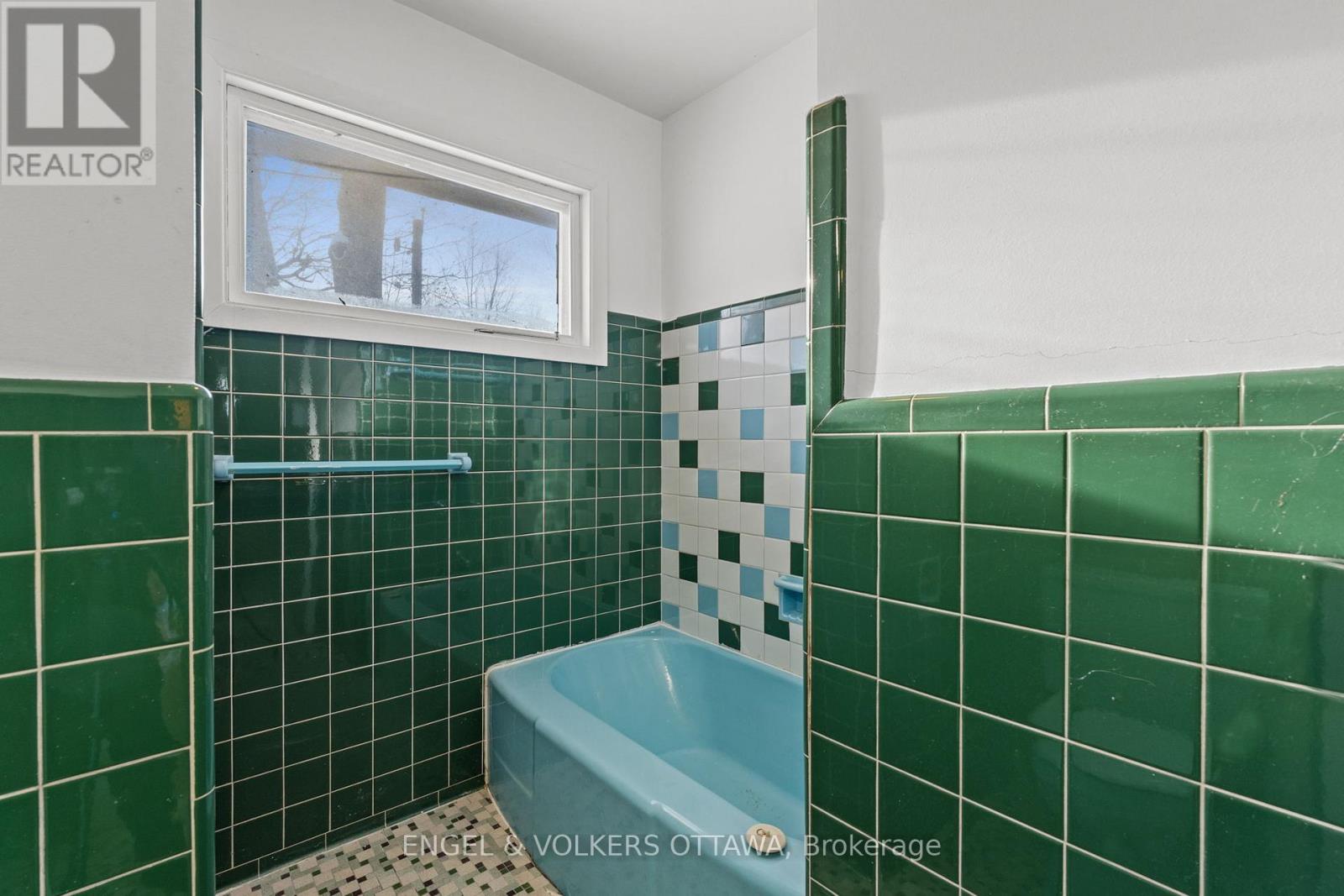 2626 Elmhurst Street, Ottawa, Ontario  K2B 7N6 - Photo 34 - X12631400