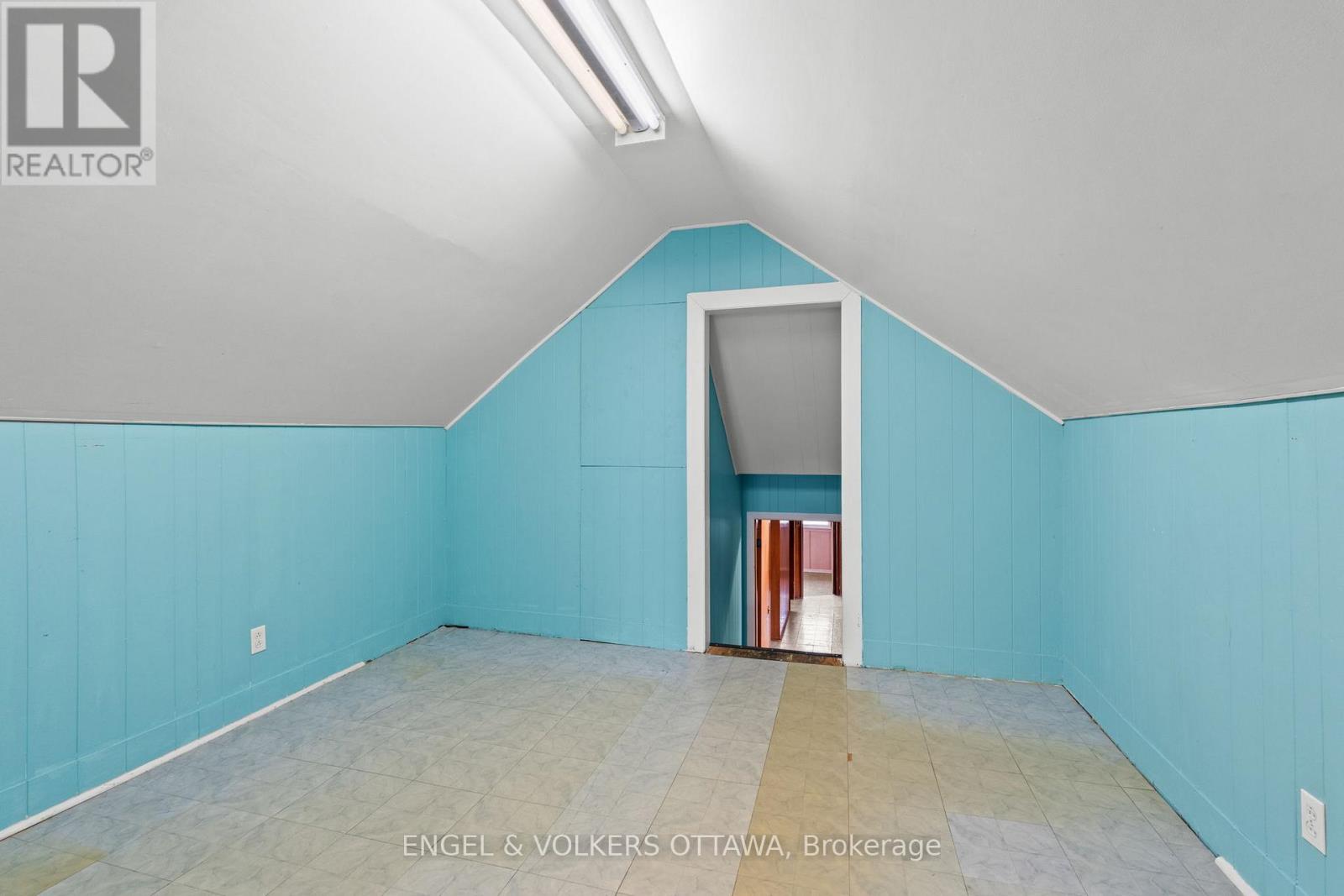 2626 Elmhurst Street, Ottawa, Ontario  K2B 7N6 - Photo 37 - X12631400