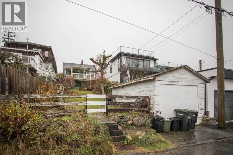 11 Hythe Avenue, Burnaby, British Columbia  V5B 3H6 - Photo 16 - R3073753