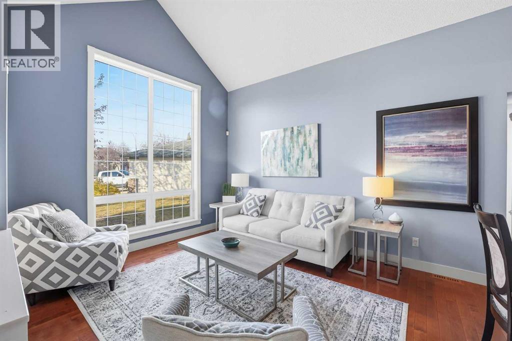 137 Sceptre Court Nw, Calgary, Alberta  T3L 1X9 - Photo 4 - A2266171