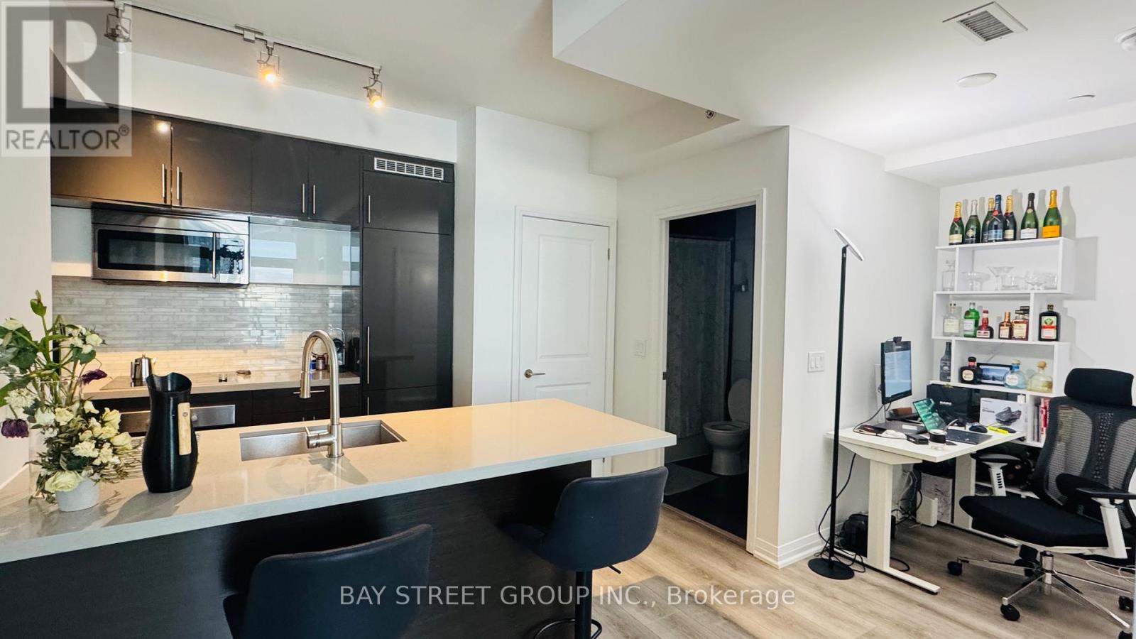 2307 - 8 Mercer Street, Toronto (Waterfront Communities), Ontario  M5V 0C4 - Photo 2 - C12631402