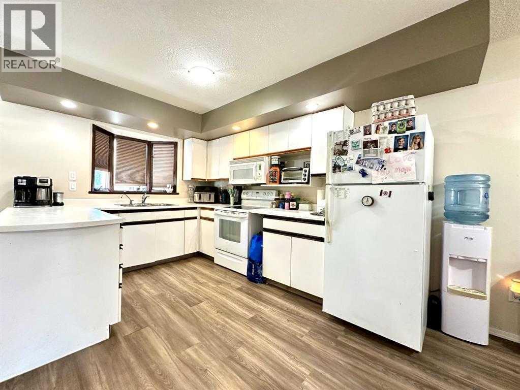 206 4 Avenue N, Marwayne, Alberta T0B 2X0 - Photo 6 - A2270885