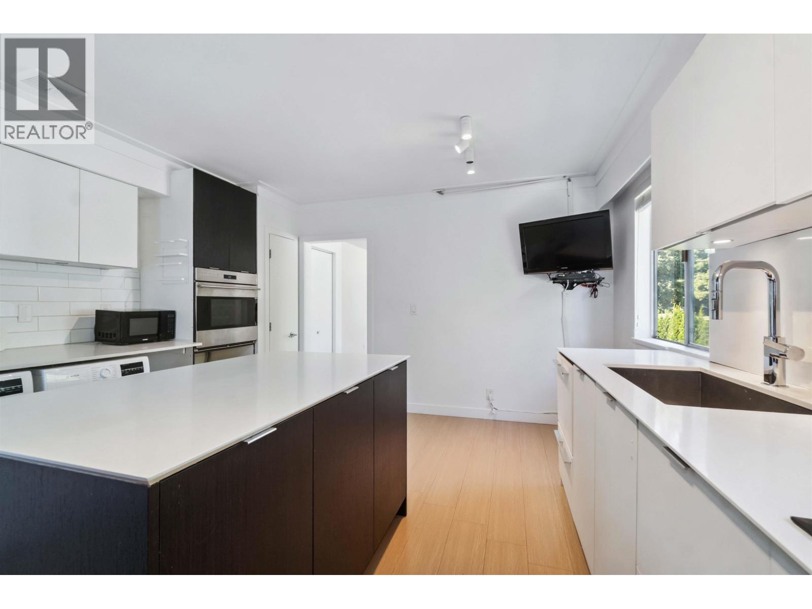 1825 Skeena Street, Vancouver, British Columbia V5M 3Y2 - Photo 10 - R3057100