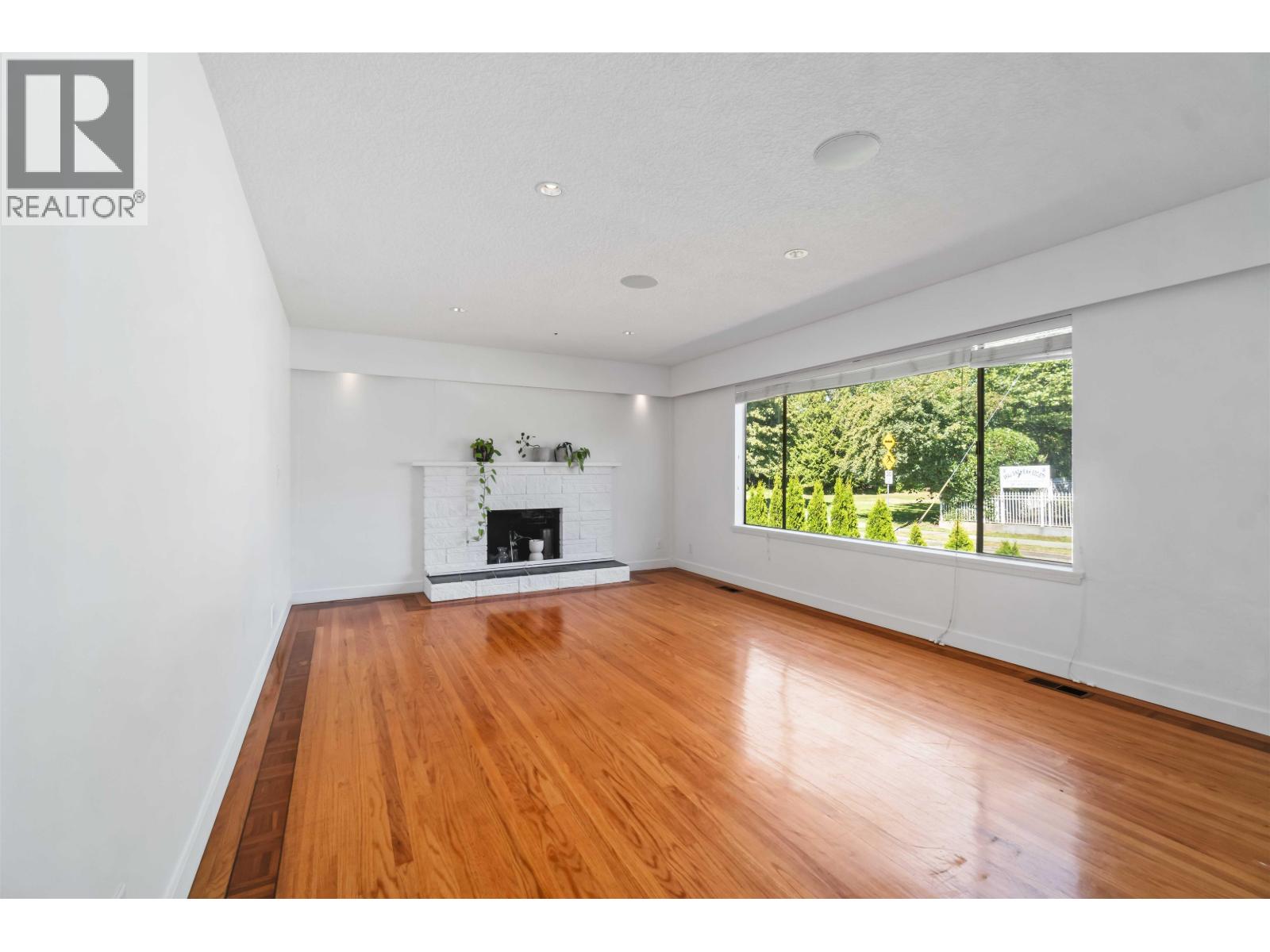 1825 Skeena Street, Vancouver, British Columbia V5M 3Y2 - Photo 3 - R3057100