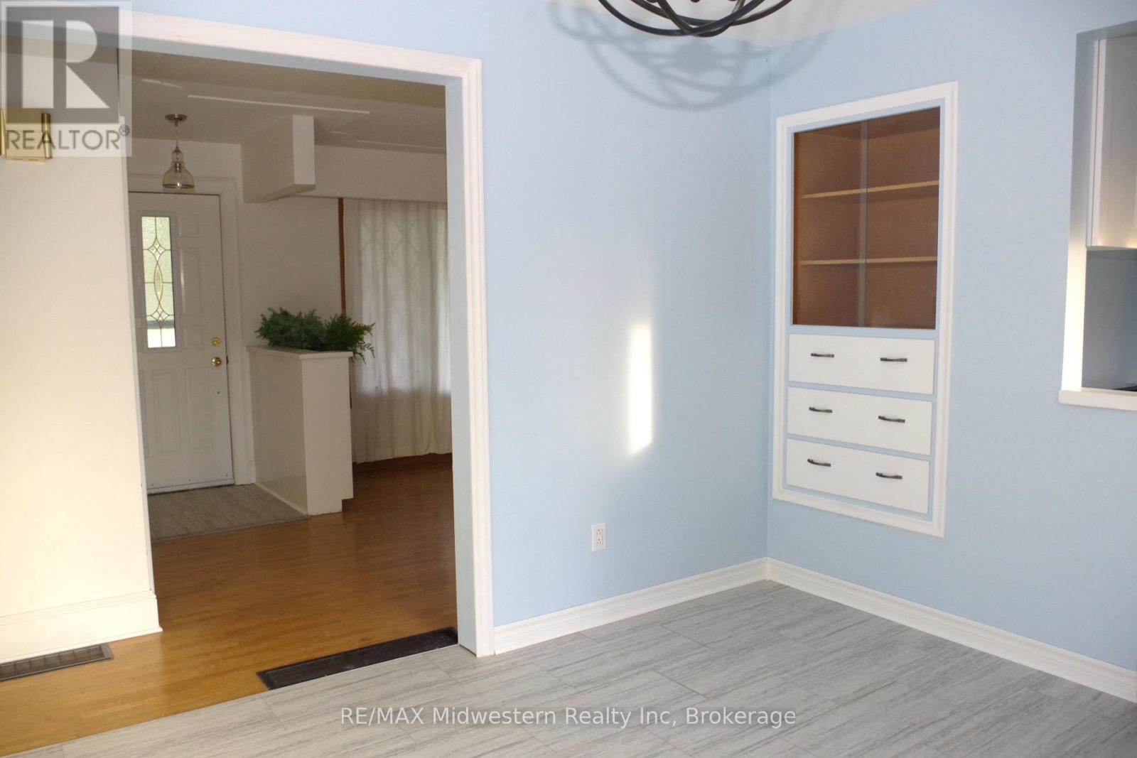 425 Wellington Street E, Wellington North, Ontario N0G 2L2 - Photo 17 - X12631446