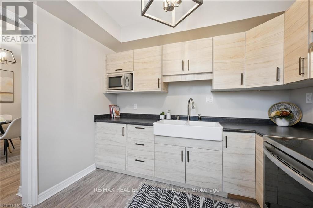 16 St Andrews Street, Cambridge, Ontario  N1S 1M4 - Photo 11 - X12631398