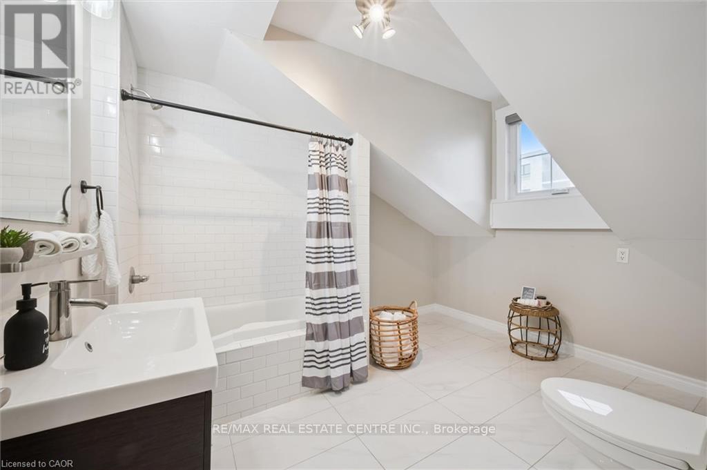 16 St Andrews Street, Cambridge, Ontario  N1S 1M4 - Photo 18 - X12631398