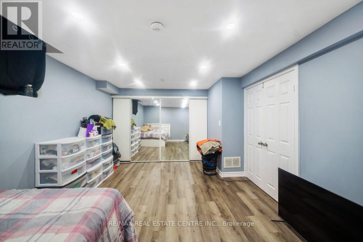 48 Howell Street N, Brampton, Ontario  L6Y 3H8 - Photo 35 - W12604410