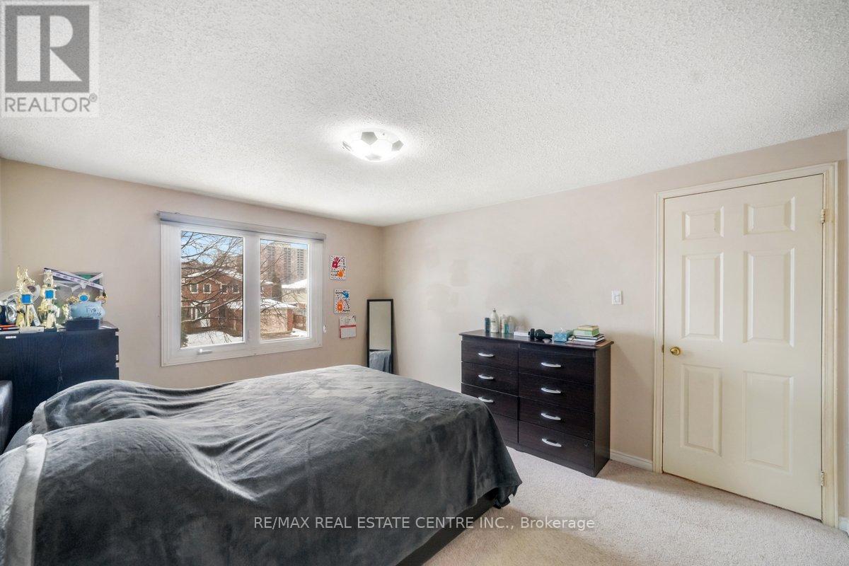 48 Howell Street N, Brampton, Ontario  L6Y 3H8 - Photo 33 - W12604410