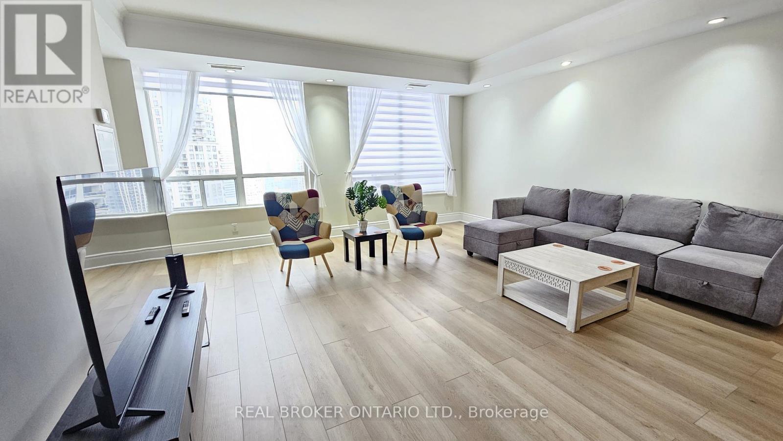 2803 - 3880 Duke Of York Boulevard, Mississauga, Ontario  L5B 4M7 - Photo 2 - W12630488