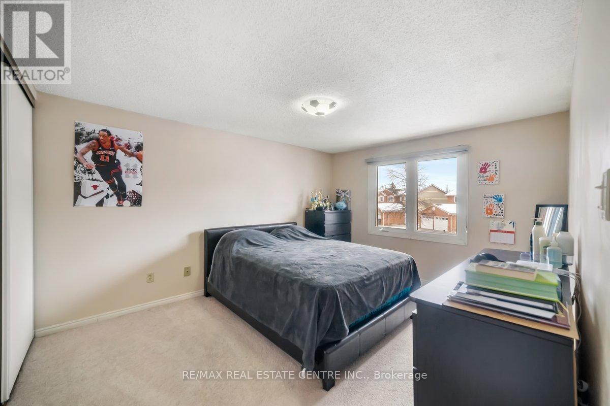 48 Howell Street N, Brampton, Ontario  L6Y 3H8 - Photo 32 - W12604410