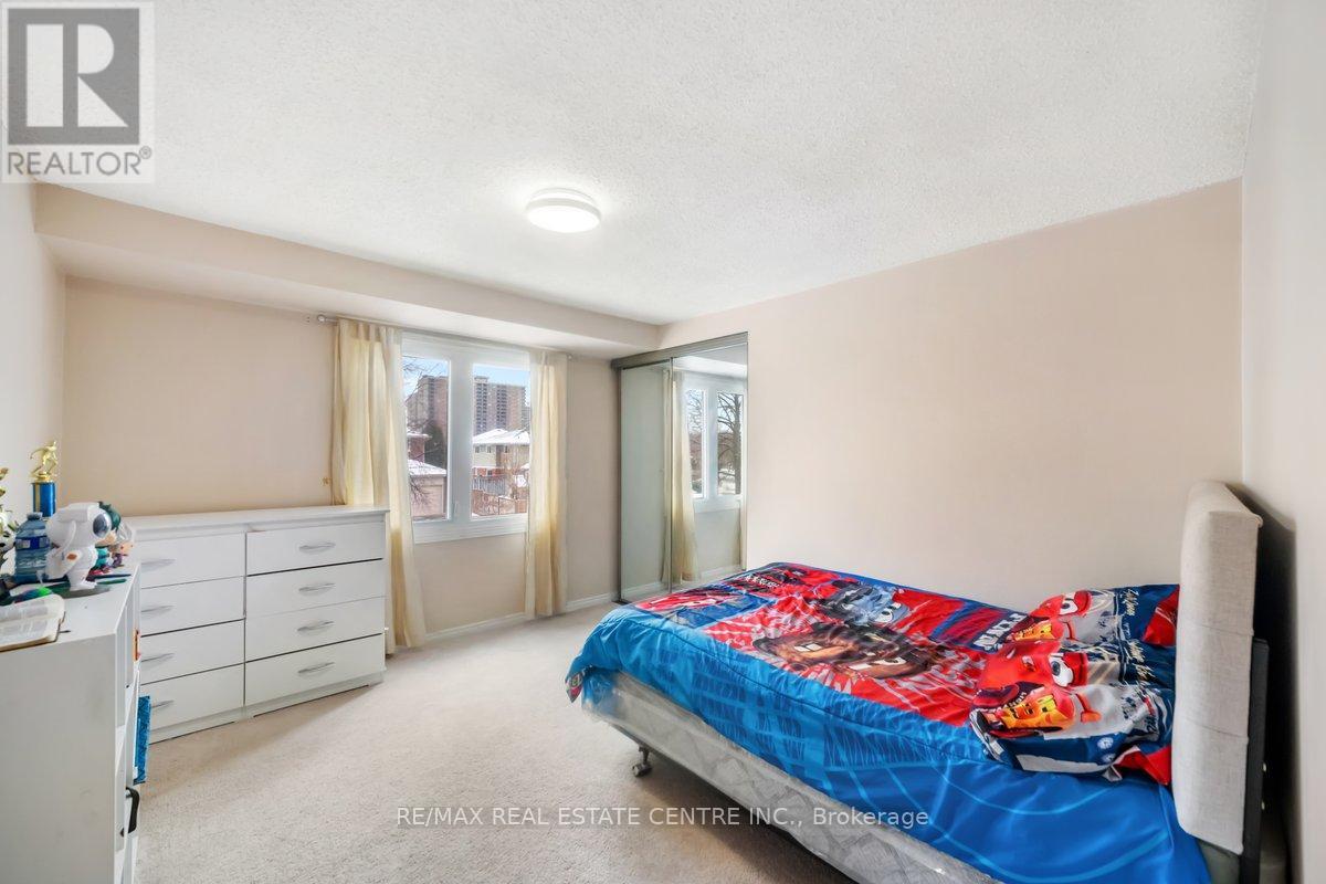 48 Howell Street N, Brampton, Ontario  L6Y 3H8 - Photo 20 - W12604410