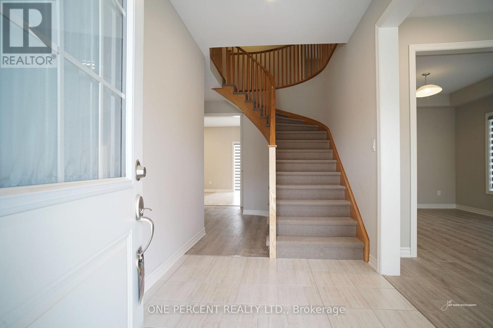 242 Springfield Crescent, Clearview, Ontario  L0M 1S0 - Photo 2 - S12631416