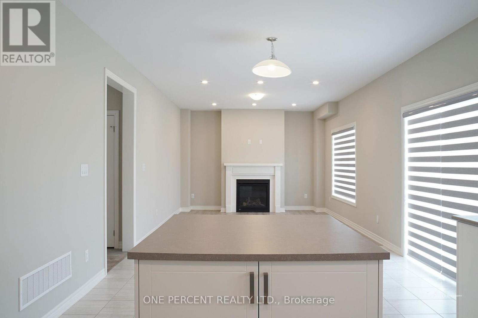 242 Springfield Crescent, Clearview, Ontario  L0M 1S0 - Photo 3 - S12631416