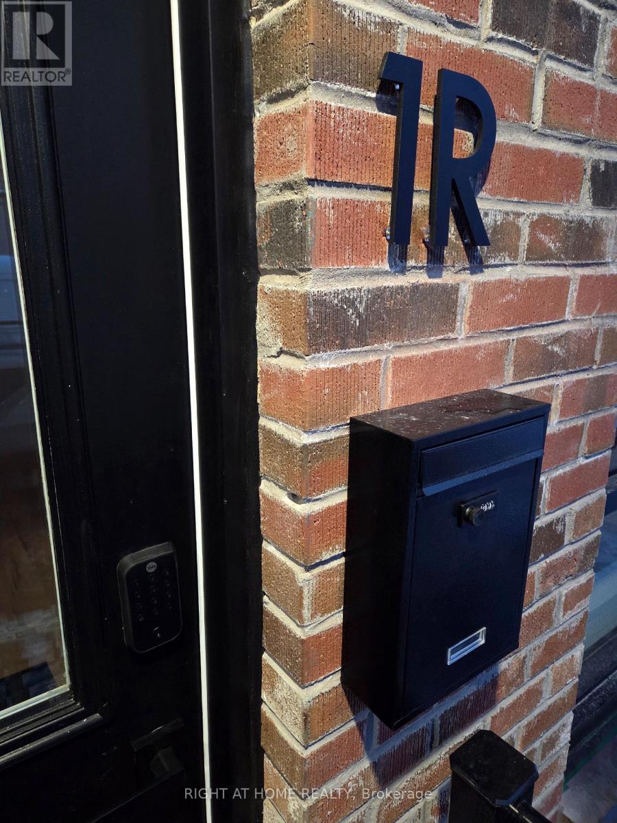 1R - 55 CAMBERWELL ROAD, Toronto, Ontario