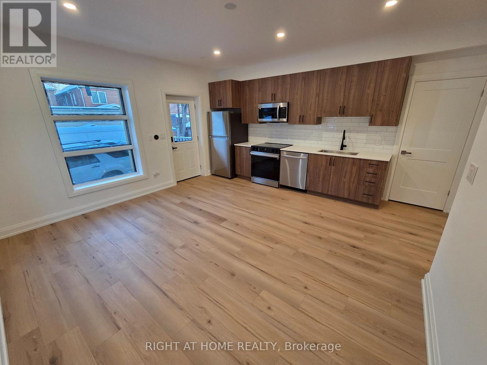 1r - 55 Camberwell Road, Toronto, Ontario  M6C 3E7 - Photo 4 - C12631424