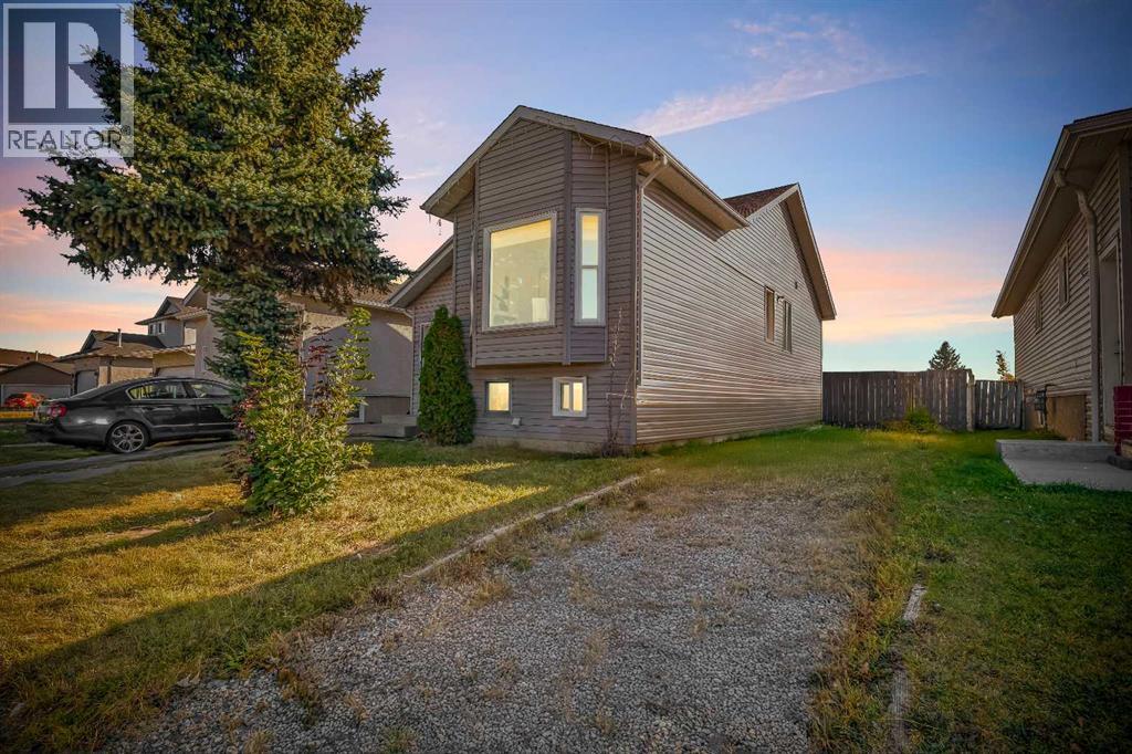 57 Martinview Crescent Ne, Calgary, Alberta  T3J 2S5 - Photo 3 - A2271837