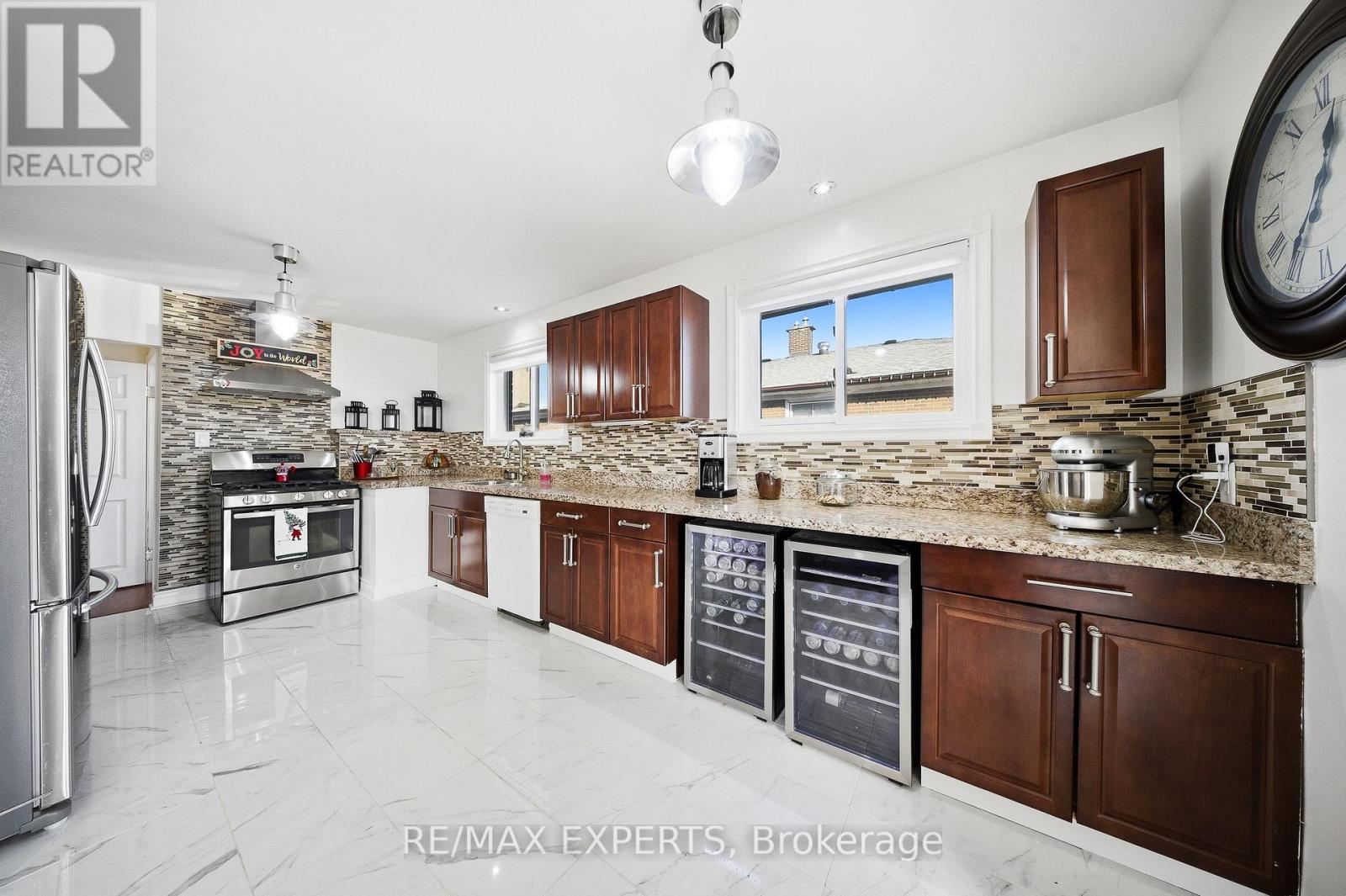 16 Navenby Crescent, Toronto (Humber Summit), Ontario  M9L 1B2 - Photo 10 - W12631410