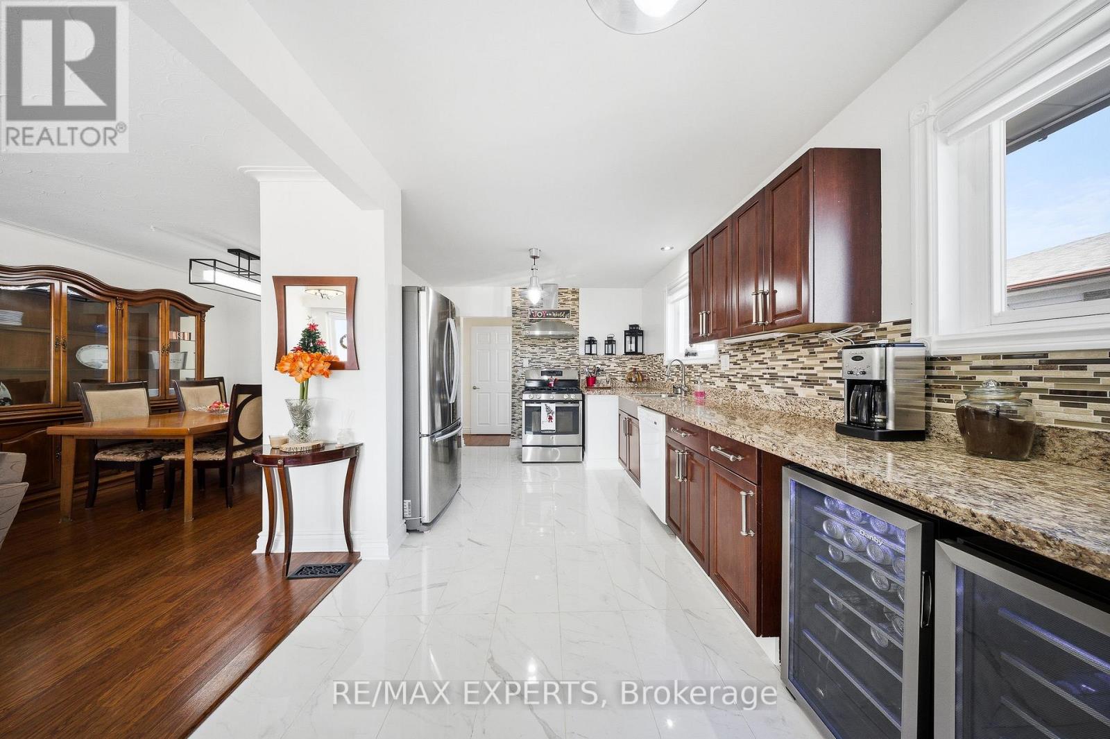 16 Navenby Crescent, Toronto (Humber Summit), Ontario  M9L 1B2 - Photo 11 - W12631410