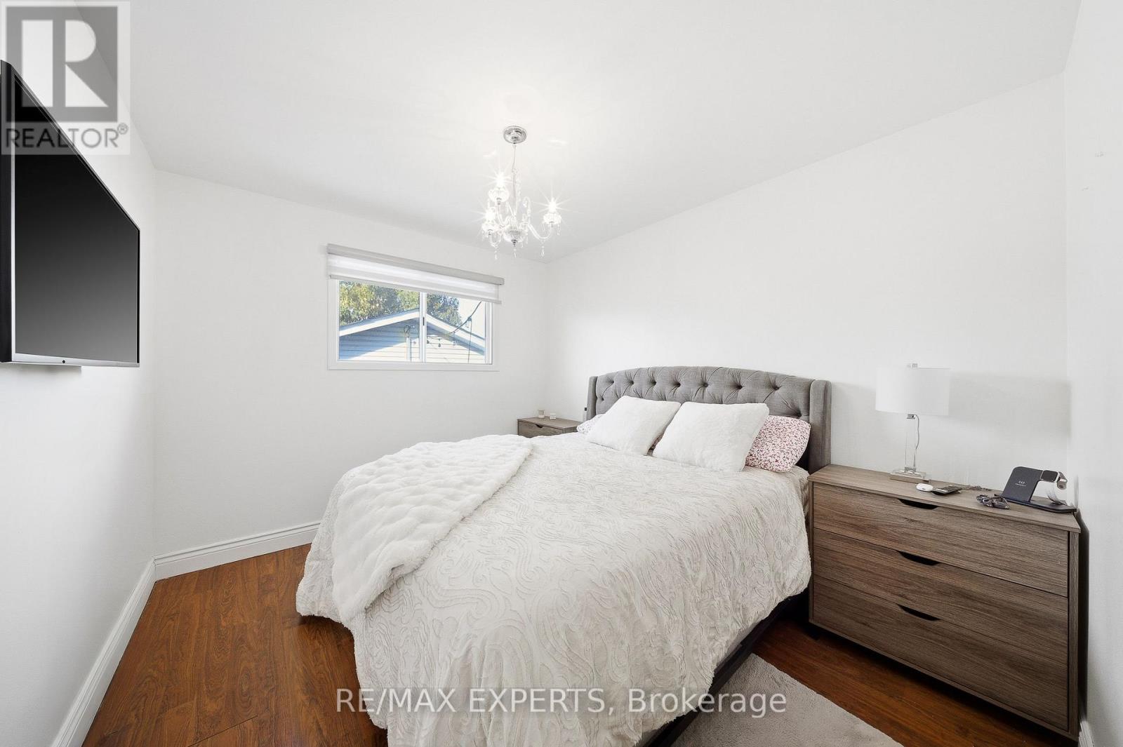 16 Navenby Crescent, Toronto (Humber Summit), Ontario  M9L 1B2 - Photo 19 - W12631410