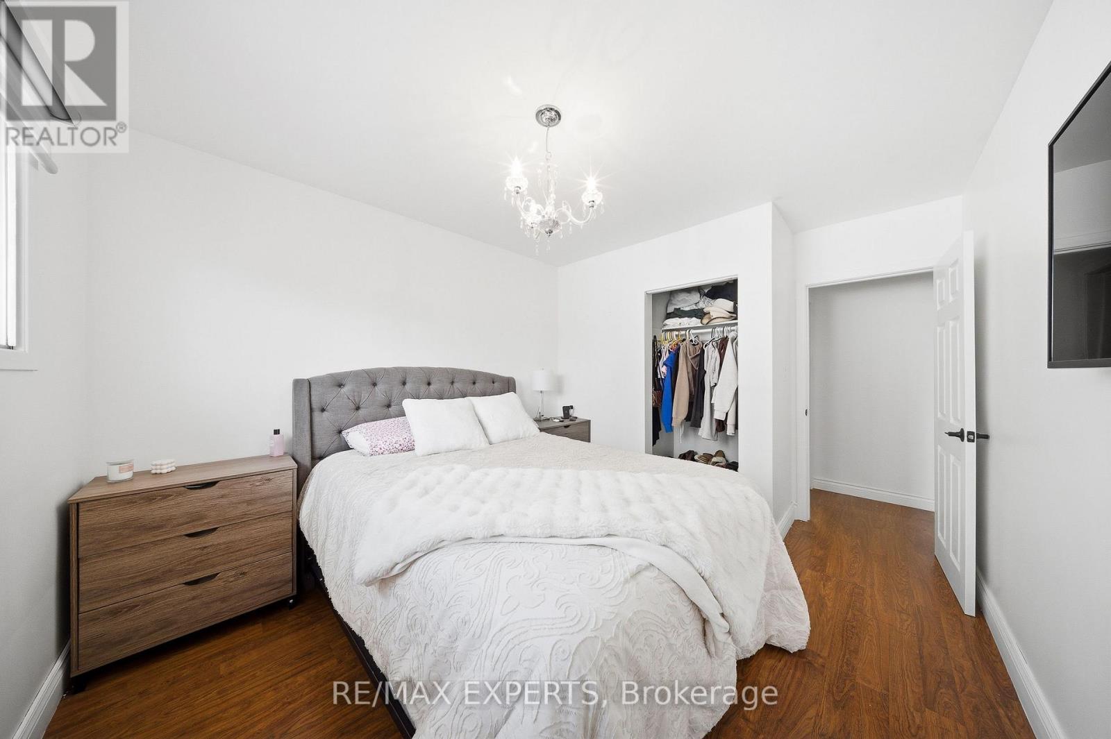 16 Navenby Crescent, Toronto (Humber Summit), Ontario  M9L 1B2 - Photo 20 - W12631410