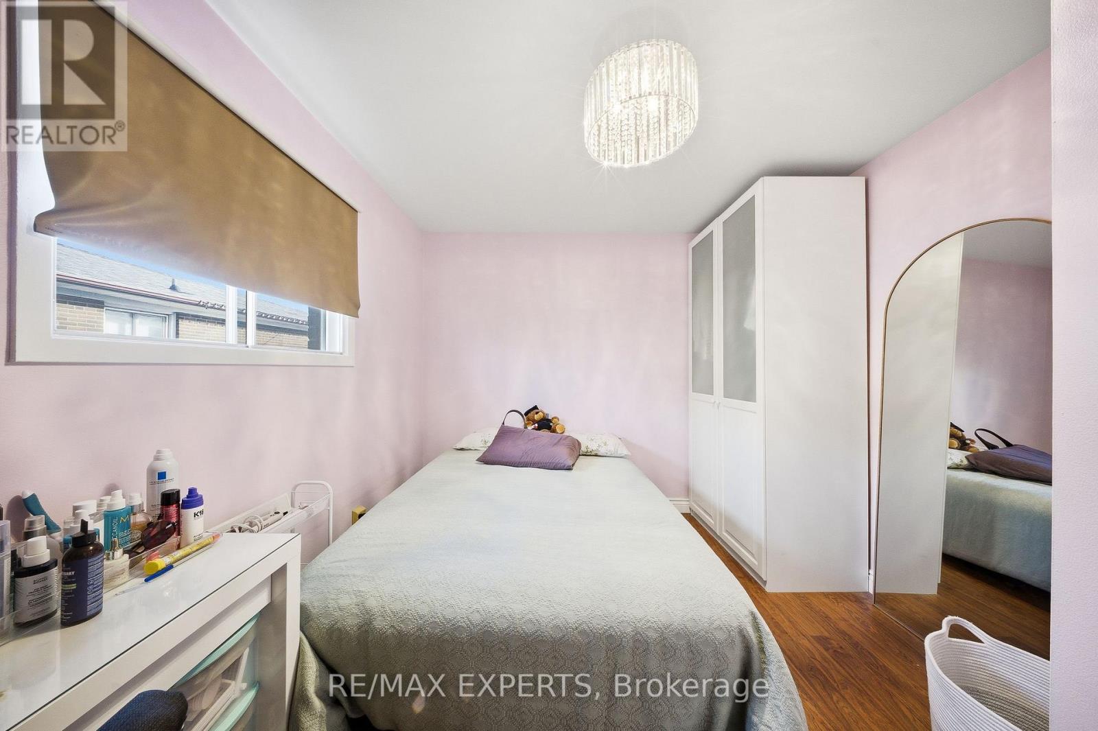 16 Navenby Crescent, Toronto (Humber Summit), Ontario  M9L 1B2 - Photo 22 - W12631410