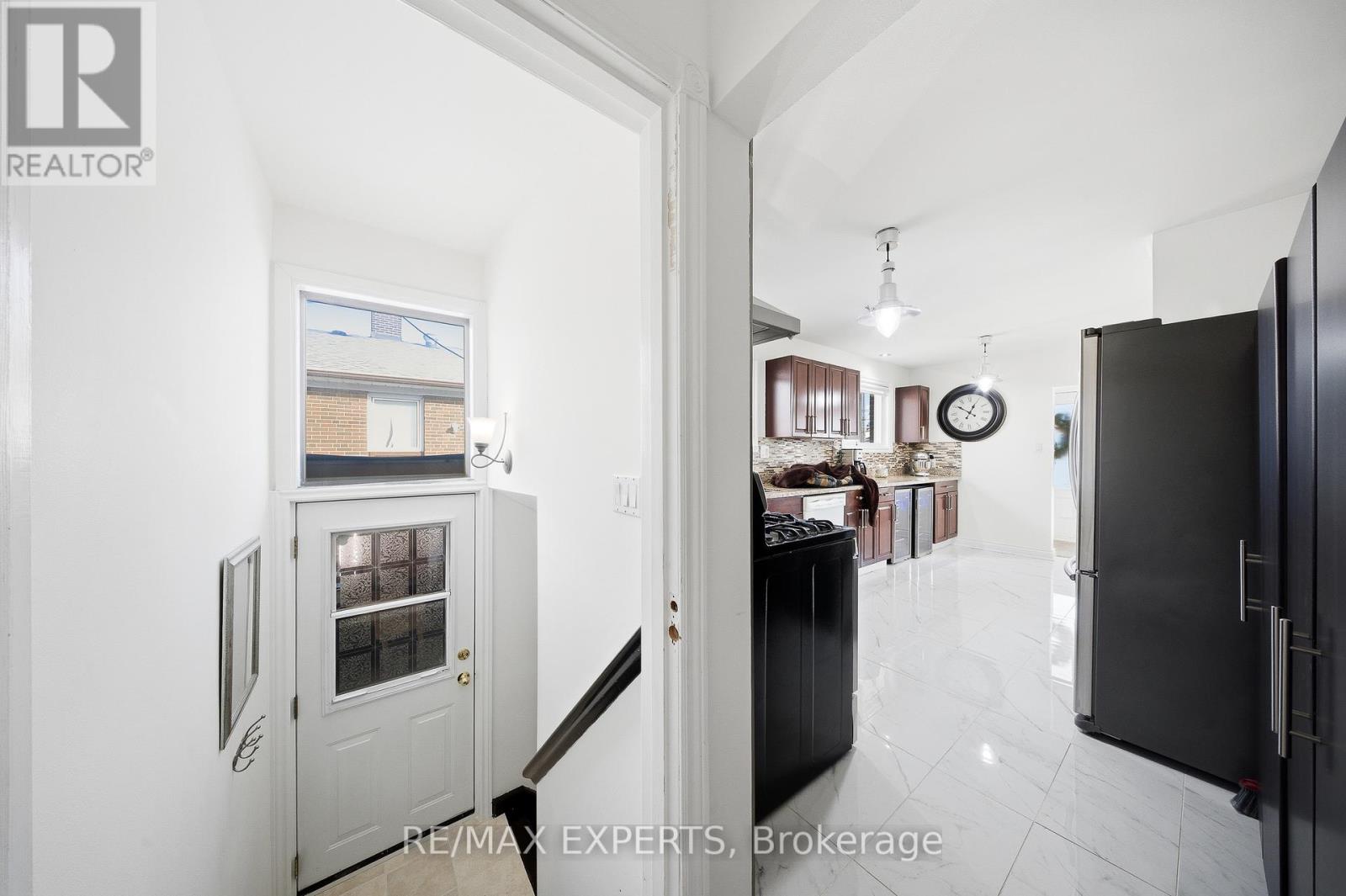 16 Navenby Crescent, Toronto (Humber Summit), Ontario  M9L 1B2 - Photo 23 - W12631410