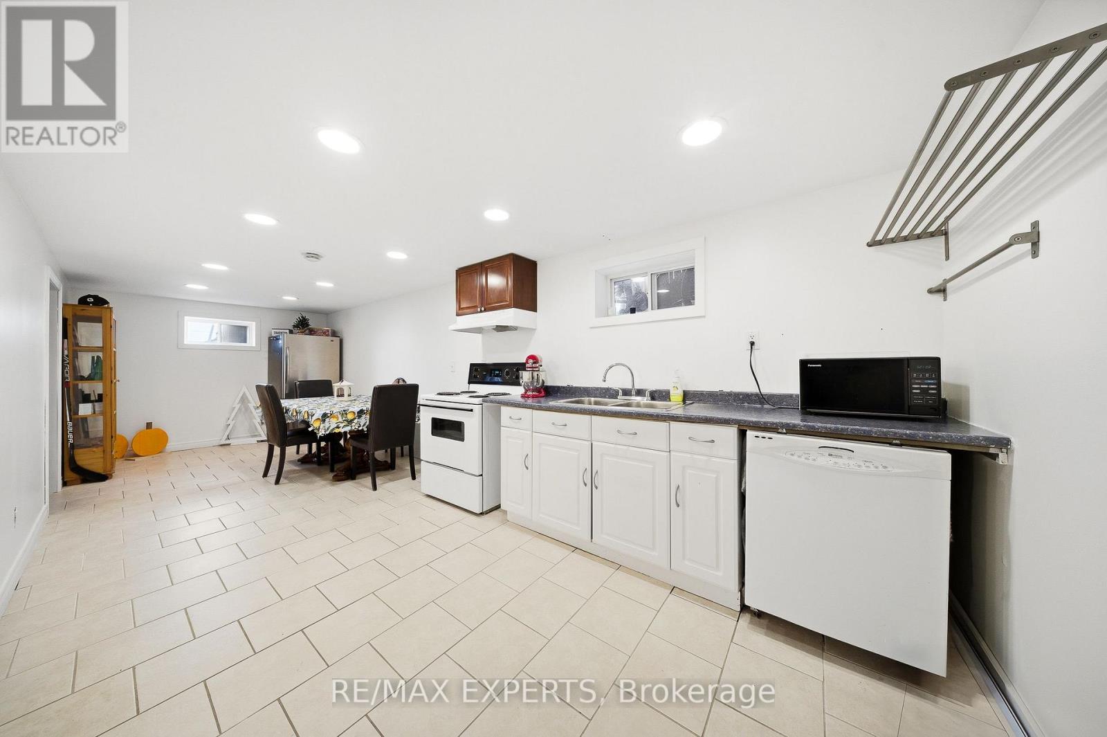 16 Navenby Crescent, Toronto (Humber Summit), Ontario  M9L 1B2 - Photo 24 - W12631410