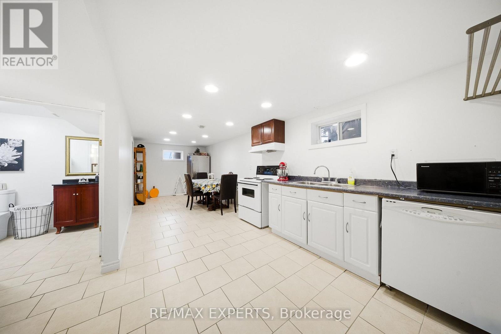 16 Navenby Crescent, Toronto (Humber Summit), Ontario  M9L 1B2 - Photo 25 - W12631410