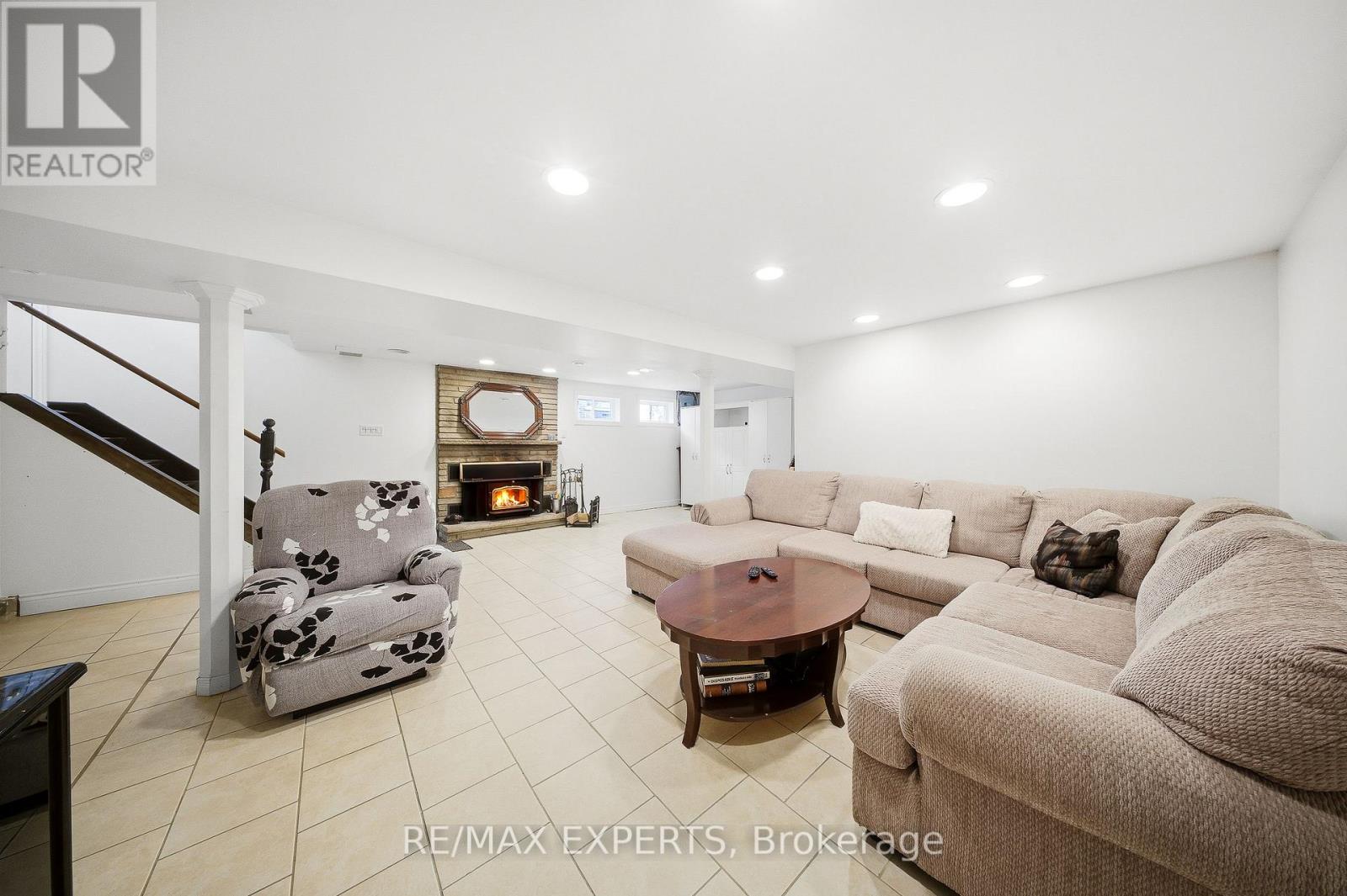 16 Navenby Crescent, Toronto (Humber Summit), Ontario  M9L 1B2 - Photo 26 - W12631410