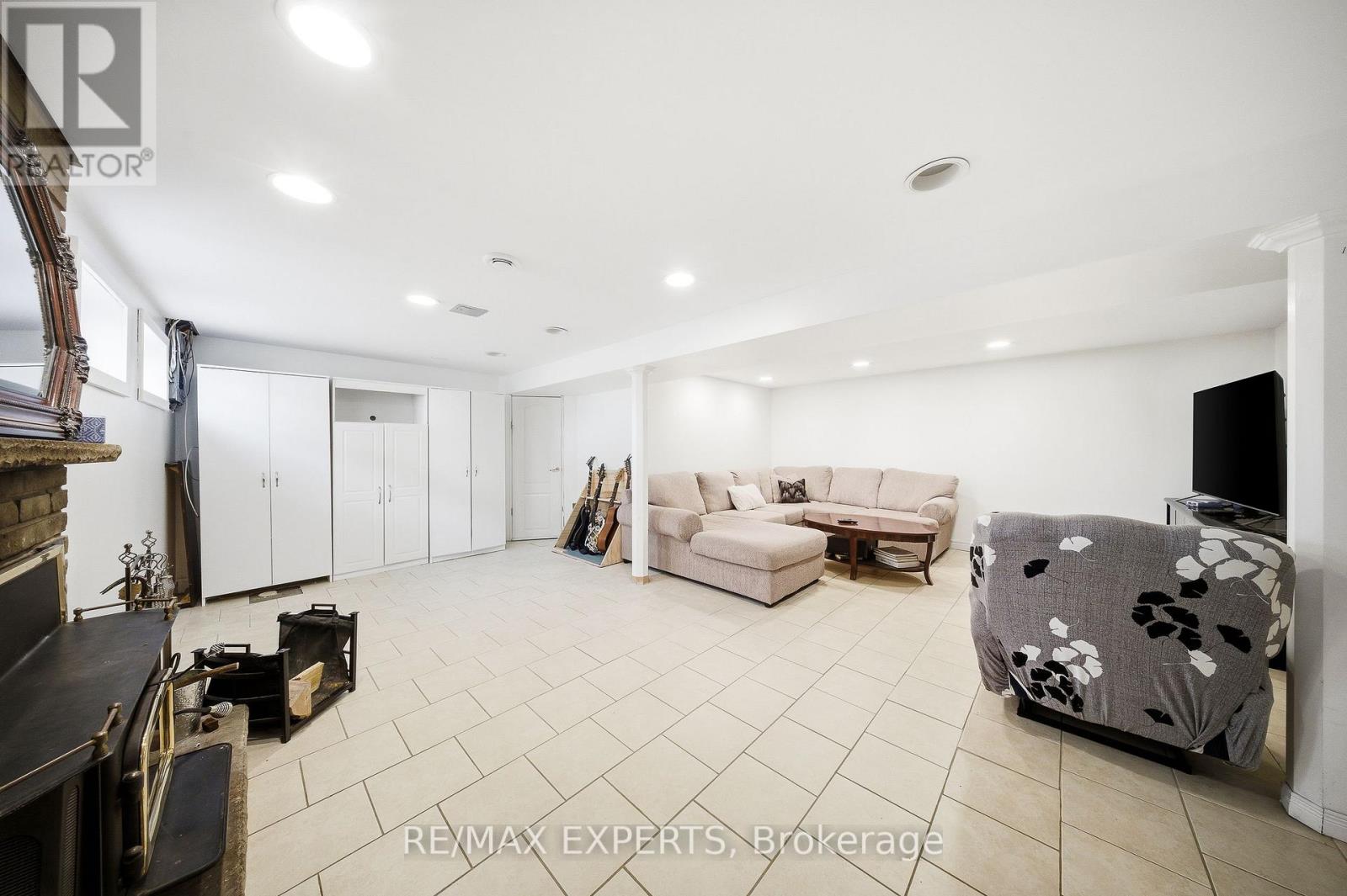 16 Navenby Crescent, Toronto (Humber Summit), Ontario  M9L 1B2 - Photo 29 - W12631410